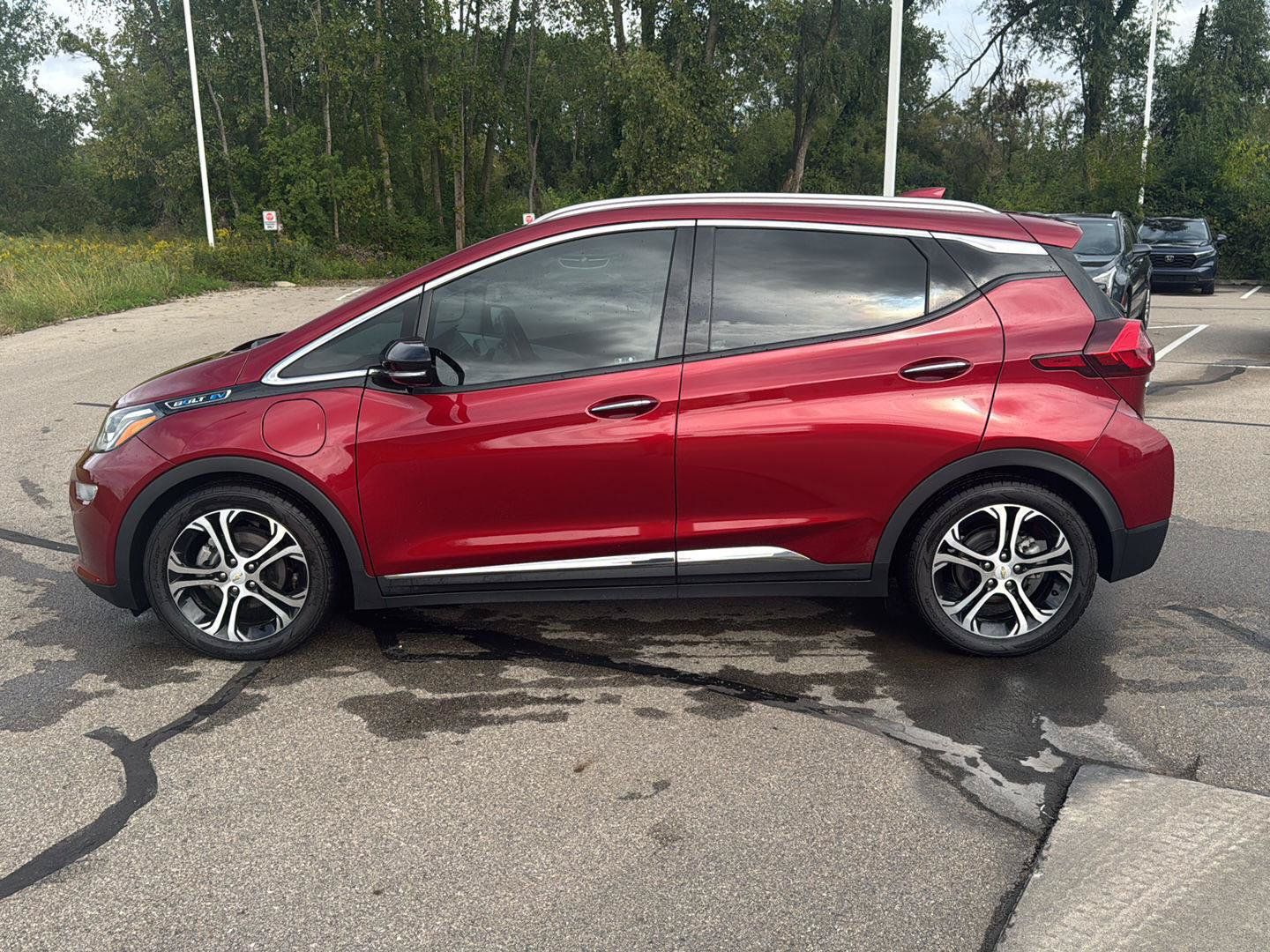Used 2021 Chevrolet Bolt Premier w/ Infotainment Package FWD image 2