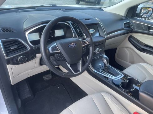 Used 2018 Ford Edge Titanium w/ Equipment Group 302A AWD/4WD image 13