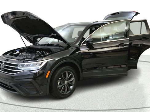 Used 2022 Volkswagen Tiguan SE w/ Panoramic Sunroof Package FWD image 10