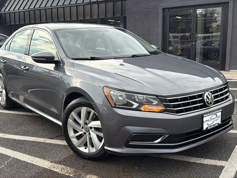 Used 2018 Volkswagen Passat 2.0T SE FWD image 1