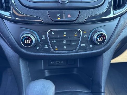 Used 2022 Chevrolet Equinox RS w/ Infotainment Package AWD/4WD image 14