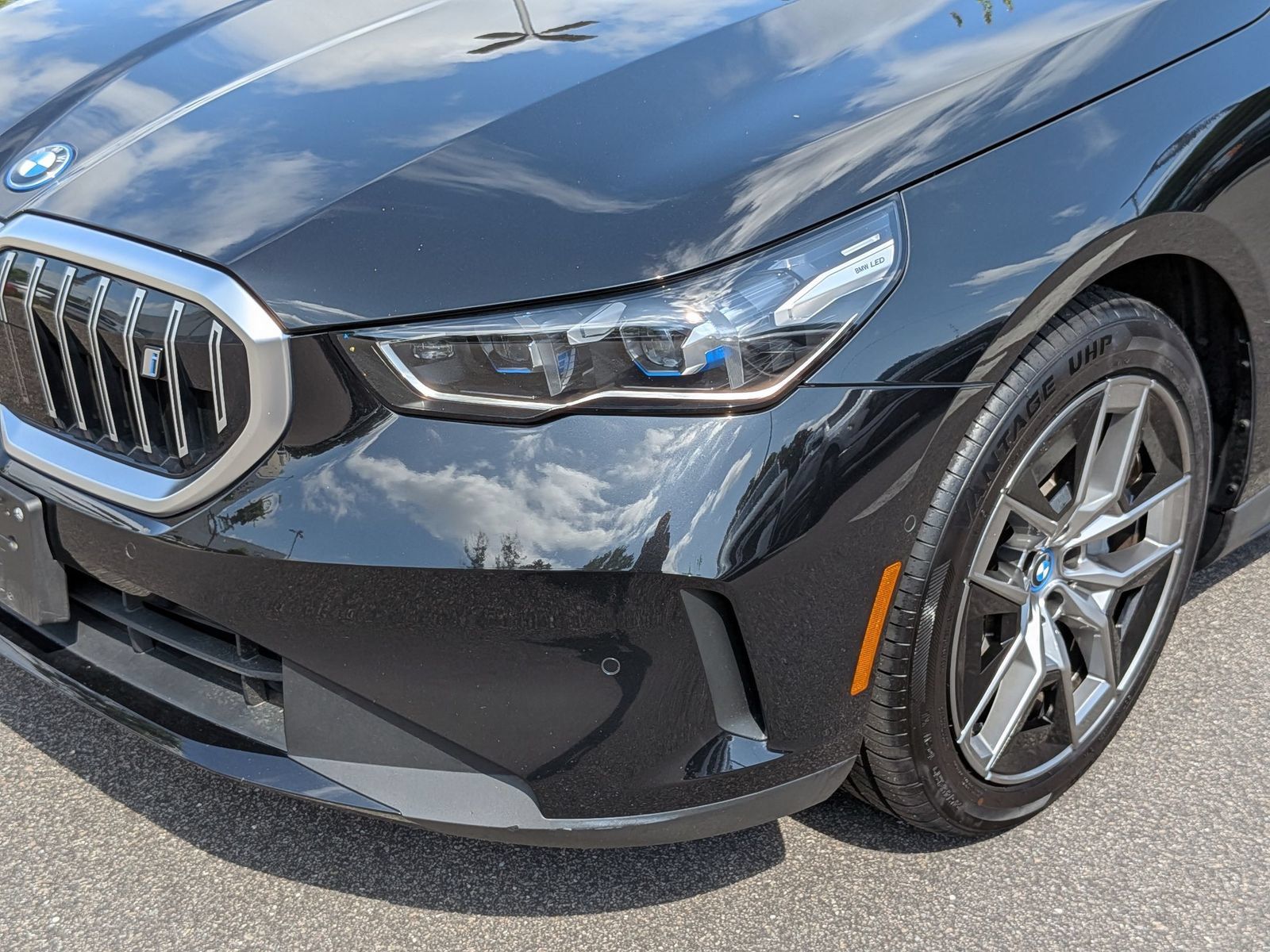 Used 2025 BMW i5 eDrive40i RWD image 9