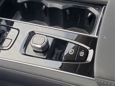 Certified 2025 Volvo XC90 B6 Plus image 26