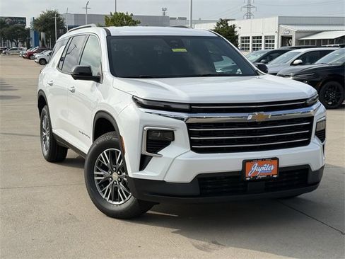 New 2026 Chevrolet Traverse LT w/ Driver Confidence Package image 2