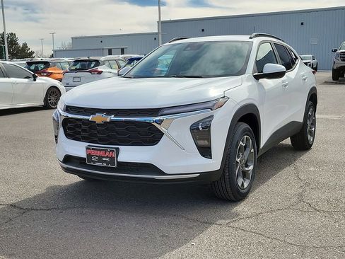 New 2026 Chevrolet Trax LT w/ Driver Confidence Package image 4