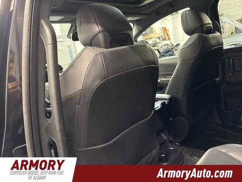 Used 2022 Toyota Sienna XLE Woodland Edition image 25