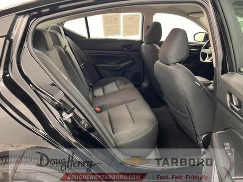 Used 2025 Nissan Altima 2.5 SV FWD image 37