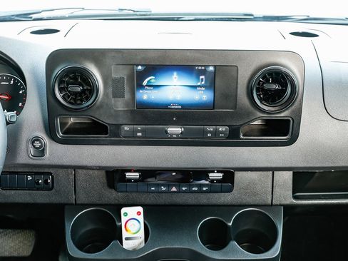 Used 2024 Mercedes-Benz Sprinter 2500 image 14