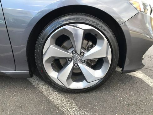 Used 2018 Honda Accord Touring image 10