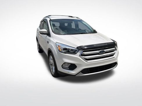 Used 2019 Ford Escape Titanium image 2