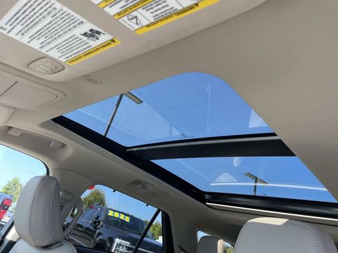 Used 2023 Ford Explorer Limited w/ Limited Technology Package RWD image 19