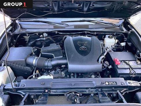 Certified 2019 Toyota Tacoma TRD Off-Road AWD/4WD image 30