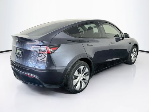 Used 2024 Tesla Model Y Long Range AWD/4WD image 9