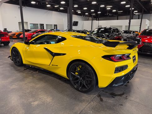 Used 2025 Chevrolet Corvette Z06 w/ Z07 Performance Package RWD image 5