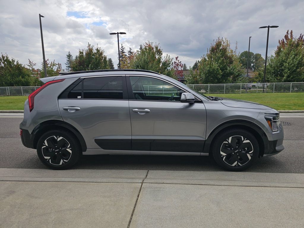 Used 2023 Kia Niro Wave w/ Wave Preserve Package FWD image 8
