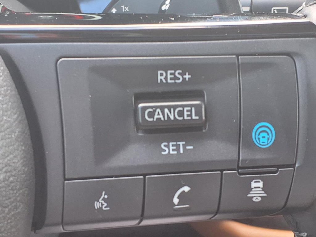 Used 2024 Nissan Pathfinder Platinum FWD image 17