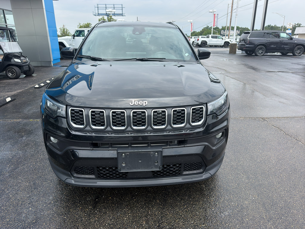 Used 2024 Jeep Compass Latitude AWD/4WD image 2