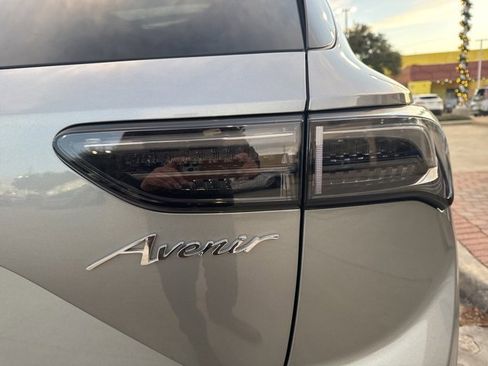 Used 2025 Buick Envision Avenir image 17