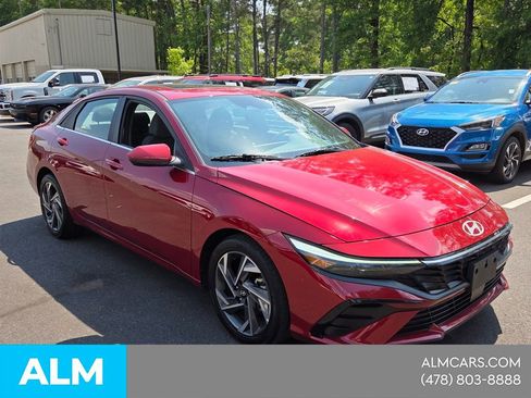 Used 2024 Hyundai Elantra SEL w/ Convenience Package FWD image 9