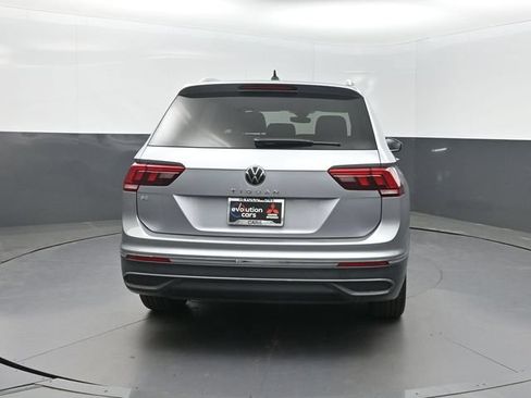 Used 2024 Volkswagen Tiguan SE FWD image 32