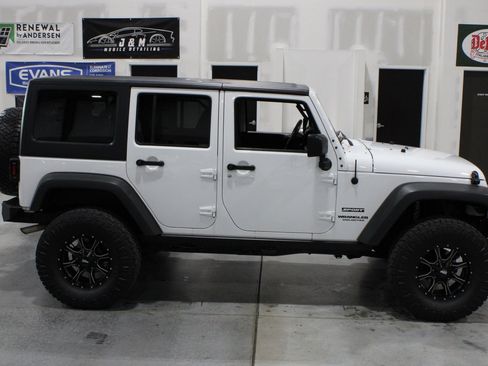 Used 2016 Jeep Wrangler Unlimited Sport w/ Quick Order Package 24S AWD/4WD image 35