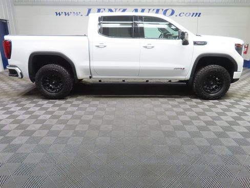 Used 2023 GMC Sierra 1500 AT4 w/ Technology Package AWD/4WD image 3