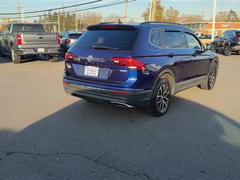 Used 2021 Volkswagen Tiguan SE w/ Panoramic Sunroof Package image 8