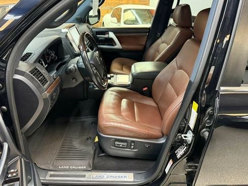 Used 2019 Toyota Land Cruiser AWD/4WD image 19