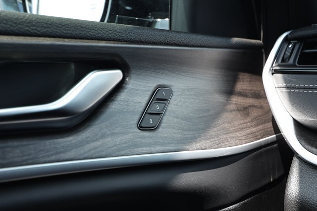New 2027 Jeep Grand Cherokee Limited RWD image 21