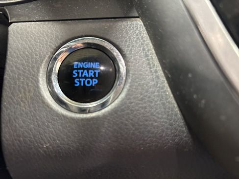 Used 2018 Toyota Camry SE w/ Moonroof Package image 9