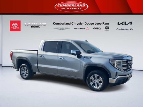 Used 2025 GMC Sierra 1500 SLT image 2