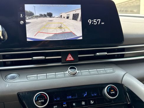 Used 2024 Hyundai Elantra SEL w/ Convenience Package FWD image 23