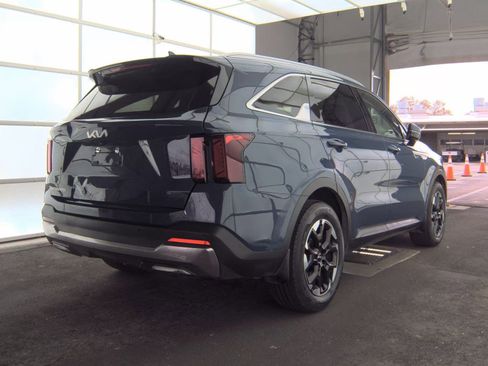 Used 2025 Kia Sorento S w/ Panoramic Sunroof Package image 4