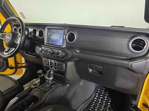 Used 2019 Jeep Wrangler Unlimited Sahara w/ Uconnect 4C Nav & Sound Group AWD/4WD image 34
