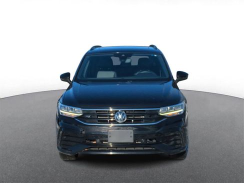 Used 2022 Volkswagen Tiguan SE R-Line image 3