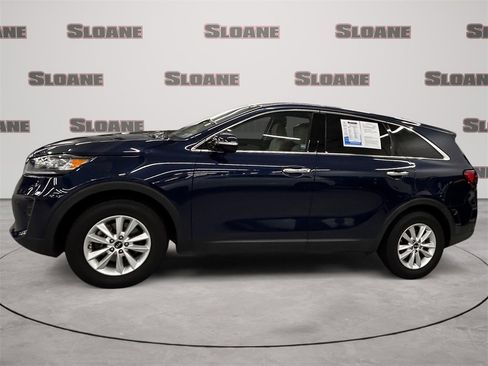 Used 2019 Kia Sorento LX image 2