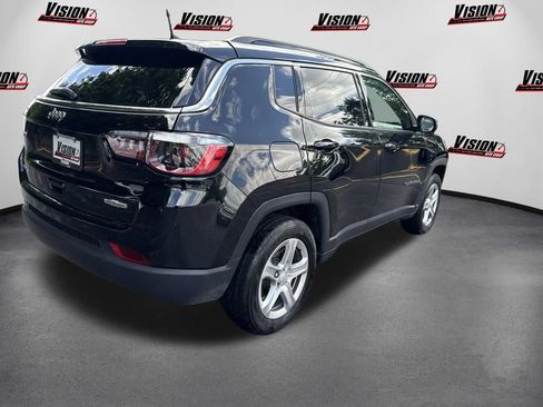 Used 2023 Jeep Compass Latitude w/ Convenience Group AWD/4WD image 5
