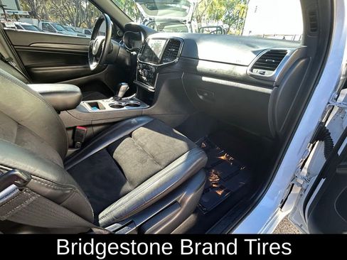 Certified 2021 Jeep Grand Cherokee Laredo X image 30