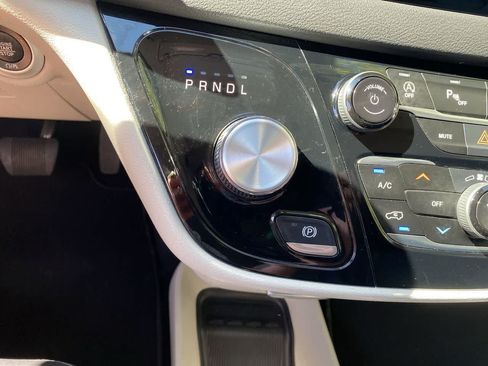 Used 2024 Chrysler Pacifica Touring-L FWD image 26