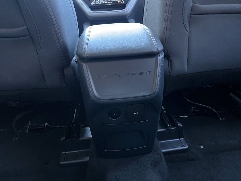 Used 2025 Ford Explorer Active AWD/4WD image 14