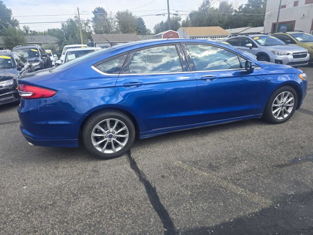 Used 2017 Ford Fusion SE FWD image 8