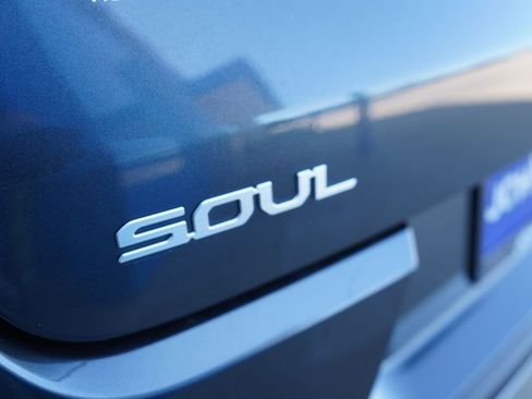 Used 2024 Kia Soul LX w/ Option Group 015 FWD image 5