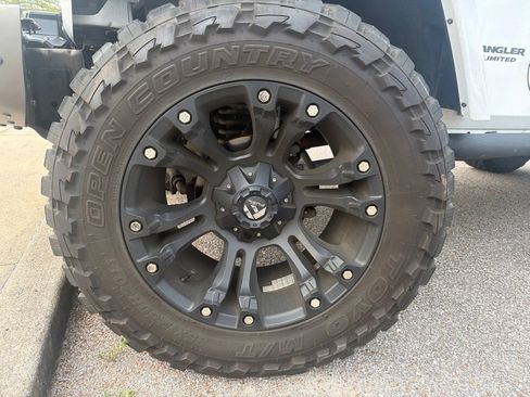 Used 2017 Jeep Wrangler Unlimited Sahara AWD/4WD image 2