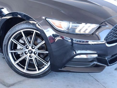 Used 2017 Ford Mustang Coupe image 4