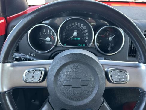 Used 2003 Chevrolet SSR w/ Preferred Equipment Group RWD image 21