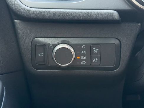 Used 2021 Ford Escape SE w/ SE Sport Appearance Package FWD image 22