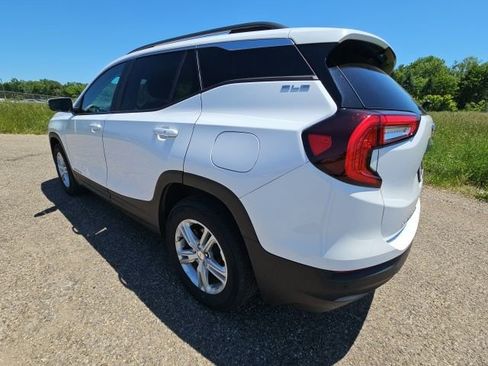 Used 2023 GMC Terrain SLE w/ Driver Convenience Package FWD image 5