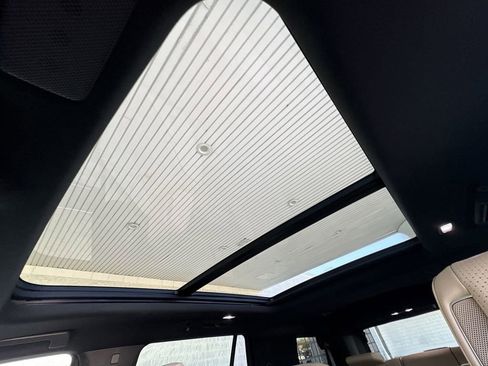 Certified 2022 Cadillac Escalade Premium Luxury image 19