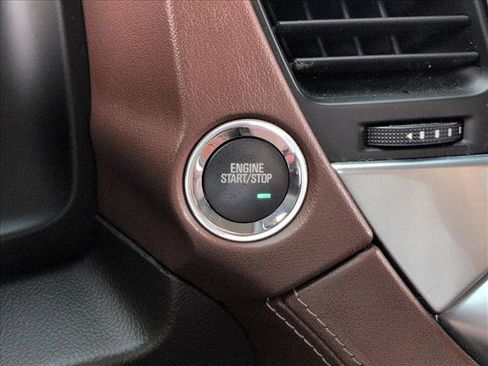 Used 2018 Chevrolet Tahoe Premier RWD image 11