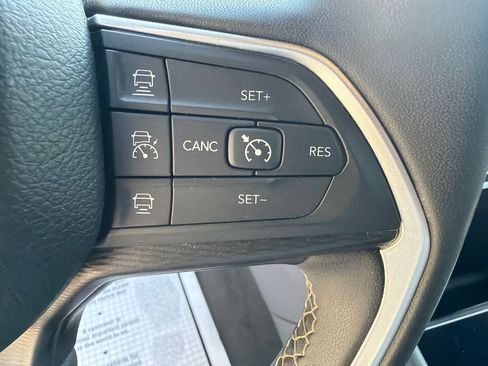 Used 2024 Jeep Grand Cherokee L Laredo RWD image 14
